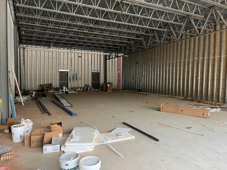 More Photos Of 1736 Sawdust Rd, Spring Restaurant For Lease