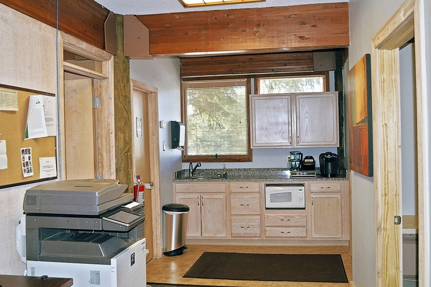 More Photos Of 150 N Miller Rd, Akron Loft Creative Space For Lease