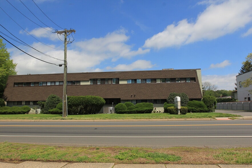 More Photos Of 2509 Park Ave, South Plainfield Office For Lease