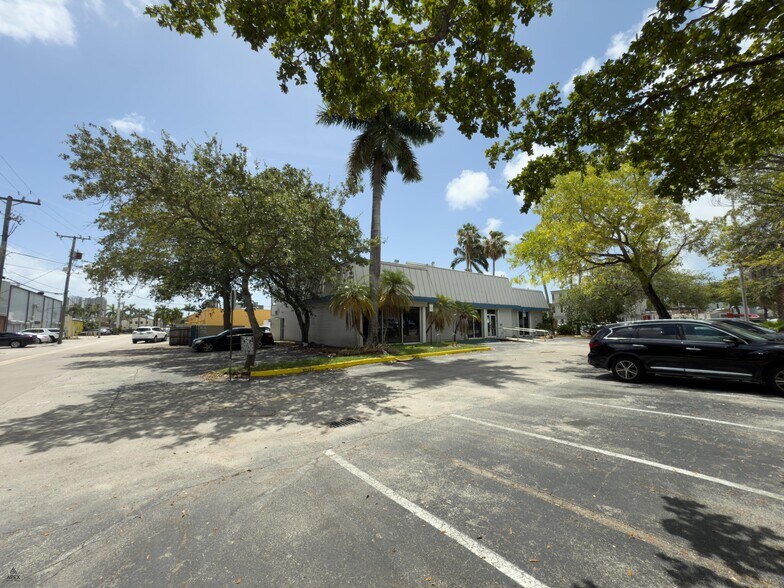 More Photos Of 1813 NE 163rd St, North Miami Beach Freestanding For Lease