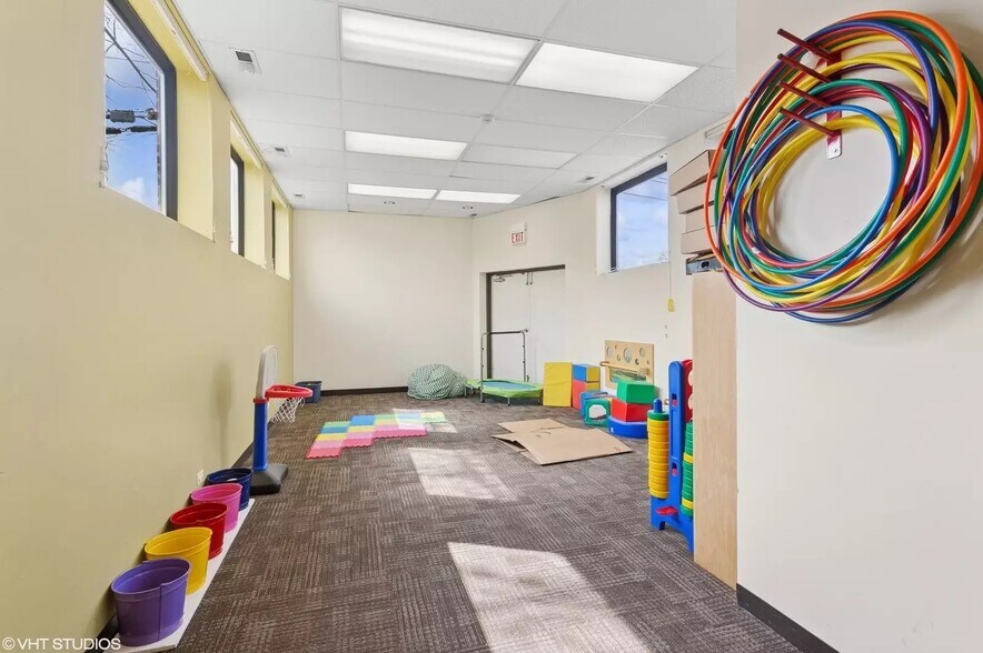 More Photos Of 1335 Dodge Ave, Evanston Loft Creative Space For Sale