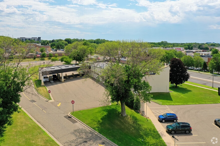 More Photos Of 7200 80th St S, Cottage Grove Bank For Lease