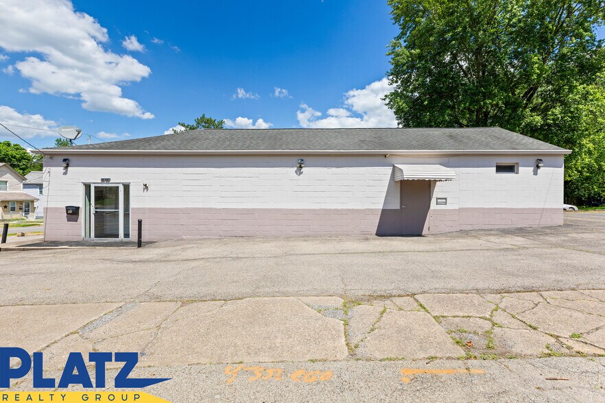 More Photos Of 80 Elm St, Struthers Freestanding For Lease