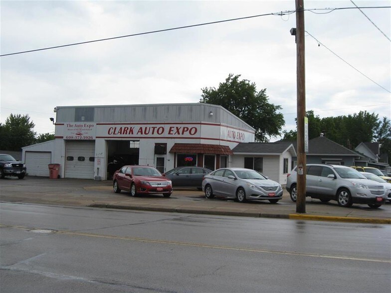 More Photos Of 305 W Clifton St, Tomah Showroom For Sale