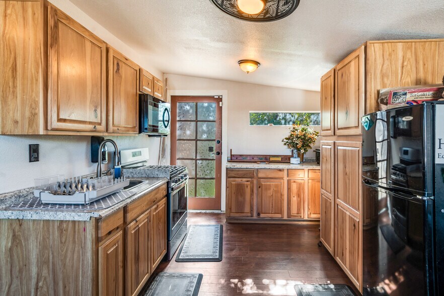 More Photos Of 543 W County Line Rd, Calimesa Office Residential For Lease