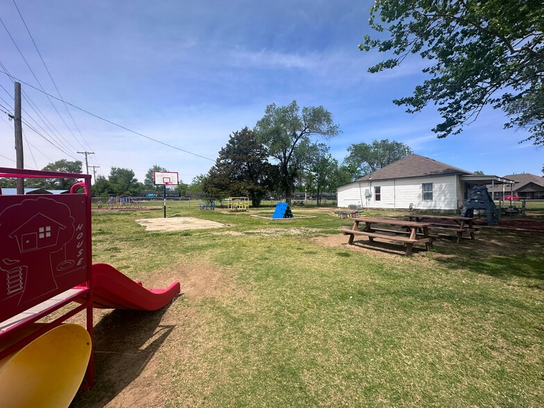 More Photos Of 710 W Broadway St, Collinsville Daycare Center For Sale