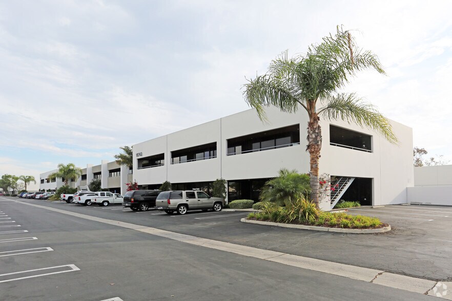 More Photos Of 16742 Gothard St, Huntington Beach Office For Lease