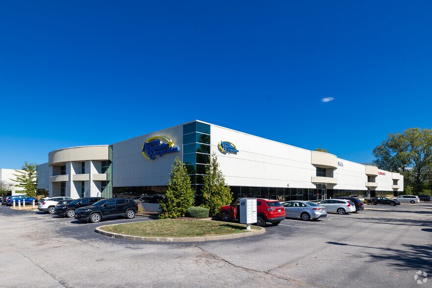 Primary Photo Of 17989-17999 Chesterfield Airport Rd, Chesterfield Warehouse For Lease