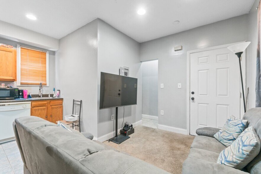 More Photos Of 702 Homestead St, Baltimore Multifamily For Sale