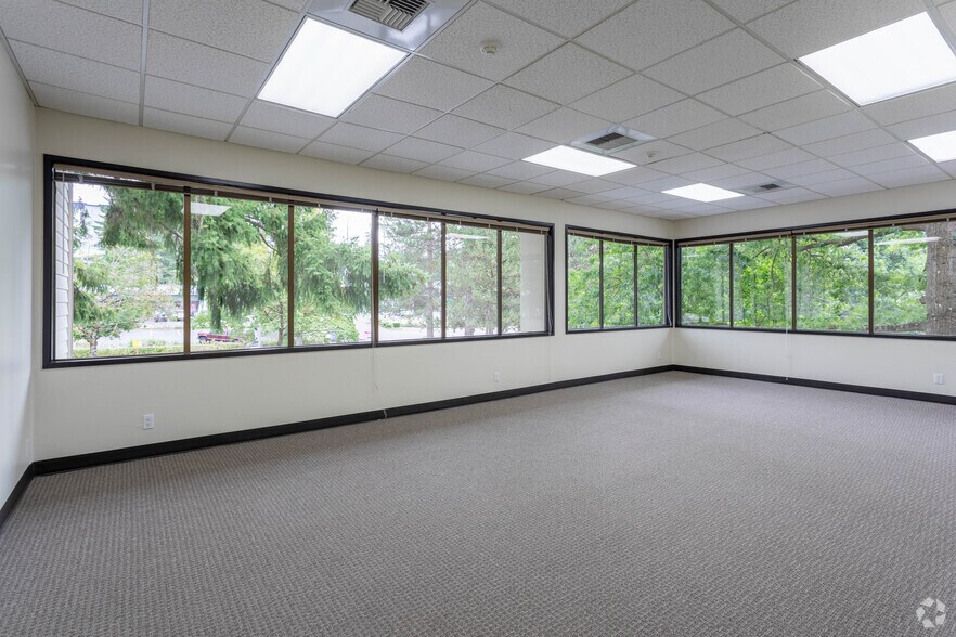 More Photos Of 4002-4014 148th Ave NE, Redmond Unknown For Lease