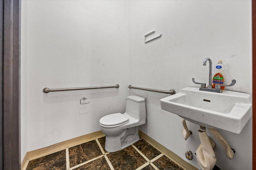 More Photos Of 7320 Grand Ave, Maspeth General Retail For Sale