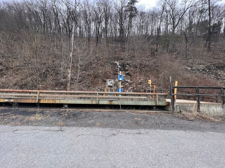 More Photos Of 1686 Tipple Rd, Karthaus Service For Sale