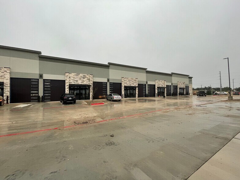 More Photos Of 15901 Ronald Reagan Blvd, Leander Showroom For Sale