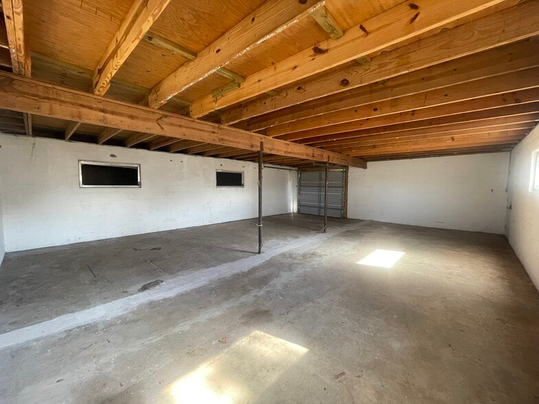 More Photos Of 205 Fern Dr, Leesburg Self Storage For Lease