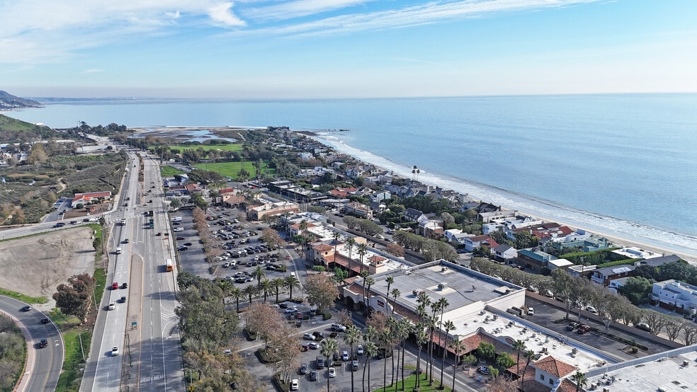 More Photos Of 23676-23712 Malibu Rd, Malibu Office For Lease