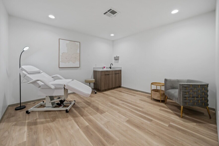 More Photos Of 6909 Grand Blvd, Houston Medical For Lease