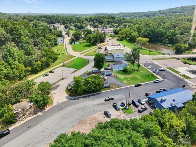 More Photos Of 309 Trail St, La Valle Restaurant For Sale