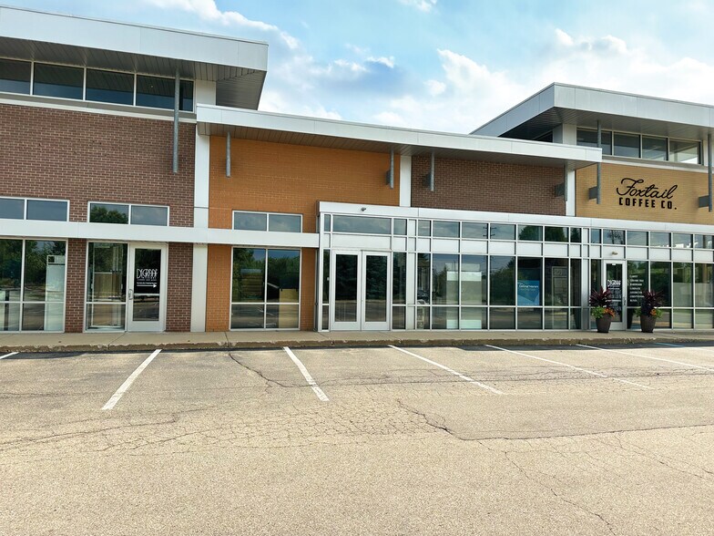 More Photos Of 1144 E Paris Ave SE, Grand Rapids Storefront For Lease