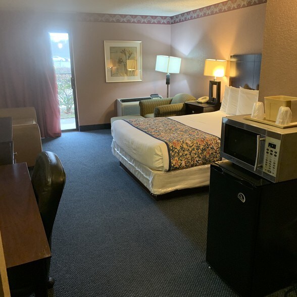 More Photos Of 5405 N Lincoln Blvd, Oklahoma City Hotel For Sale