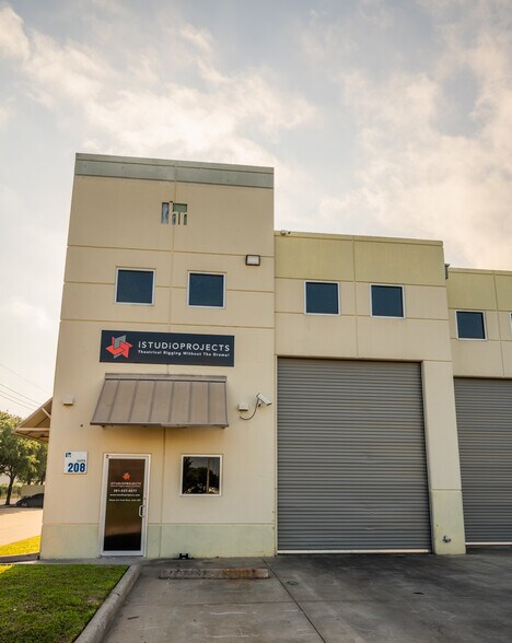 More Photos Of 5750 N Sam Houston Pky E, Houston Warehouse For Lease