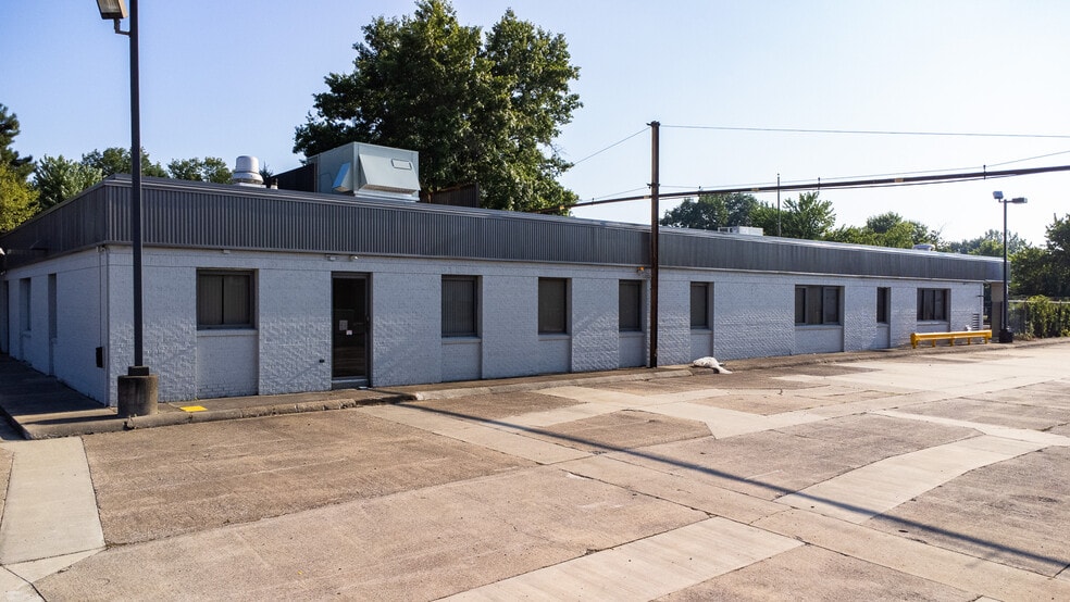 More Photos Of 21600 Drake Rd, Strongsville Warehouse For Lease