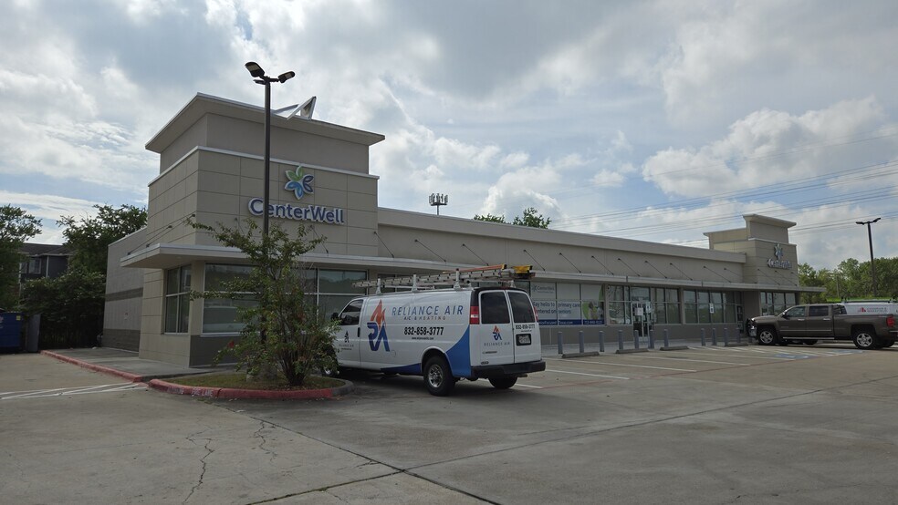 More Photos Of 9609 Cullen Blvd, Houston General Retail For Lease