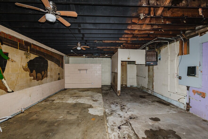 More Photos Of 2033 S Broadway St, Wichita Bar For Sale