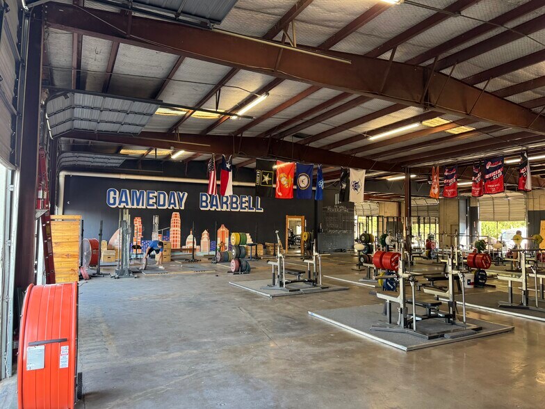 More Photos Of 1106 Smith Rd, Austin Warehouse For Lease