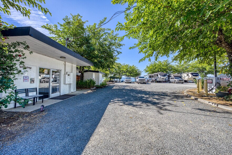 More Photos Of 2985 Lakeshore Blvd, Upper Lake Manufactured Housing Mobile Home Park For Sale