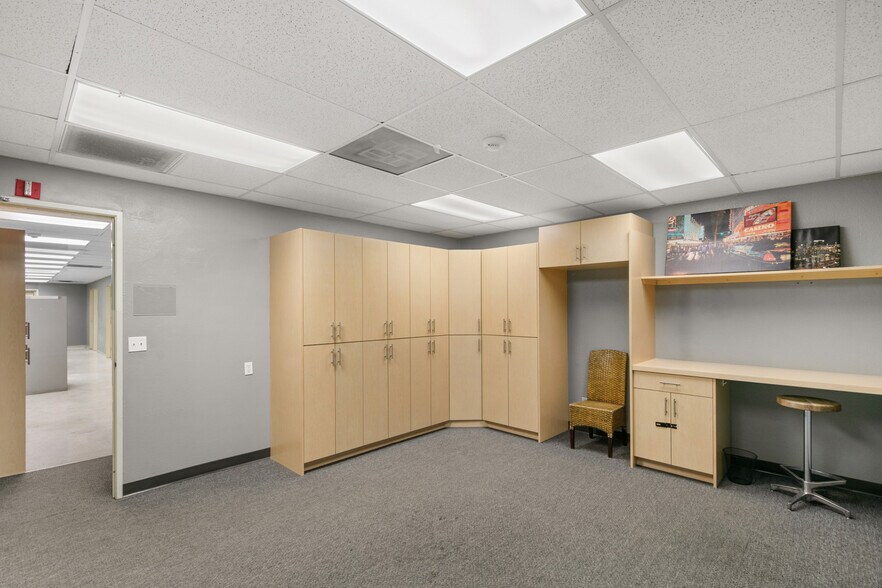 More Photos Of 872 E Sahara Ave, Las Vegas Medical For Lease