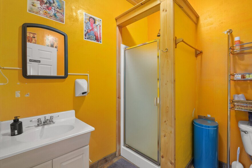 More Photos Of 3305 Dick George Rd, Cave Junction Hospitality For Sale