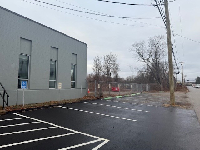 More Photos Of 41 Ford Ln, Warwick Warehouse For Lease