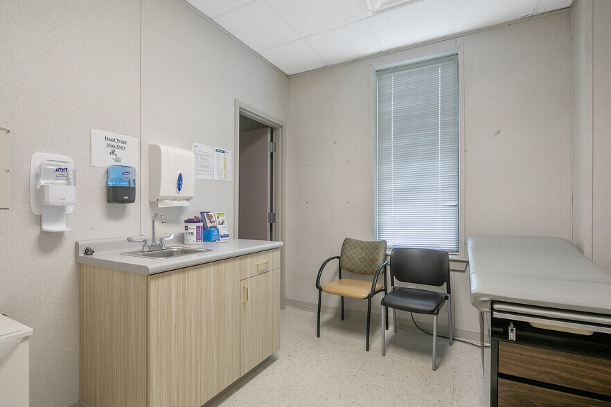 More Photos Of 7 E Duncan St, Lillington Medical For Sale