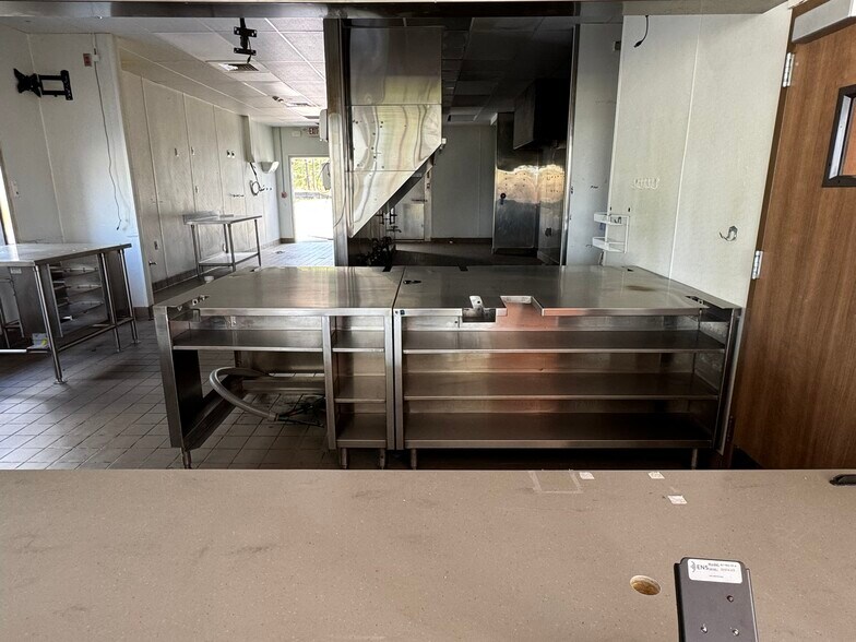 More Photos Of 6110 Oak St, Eastman Restaurant For Sale