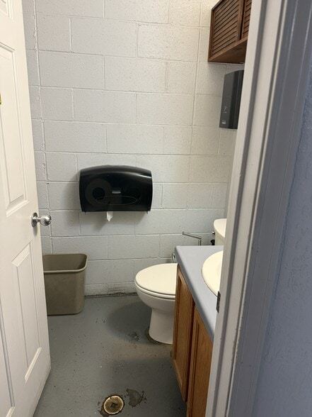 More Photos Of 50 Snider Way, Sparks Light Distribution For Lease