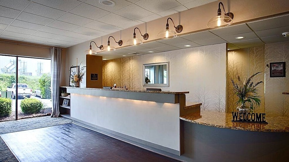 More Photos Of 8514 State Highway 76, Branson West Hotel For Sale