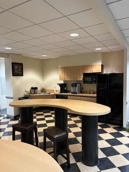 More Photos Of 4801 E Independence Blvd, Charlotte Office For Lease