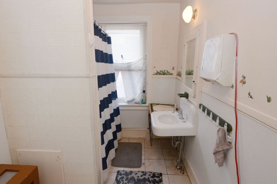 More Photos Of 101 S Main St, Richlandtown Restaurant For Sale