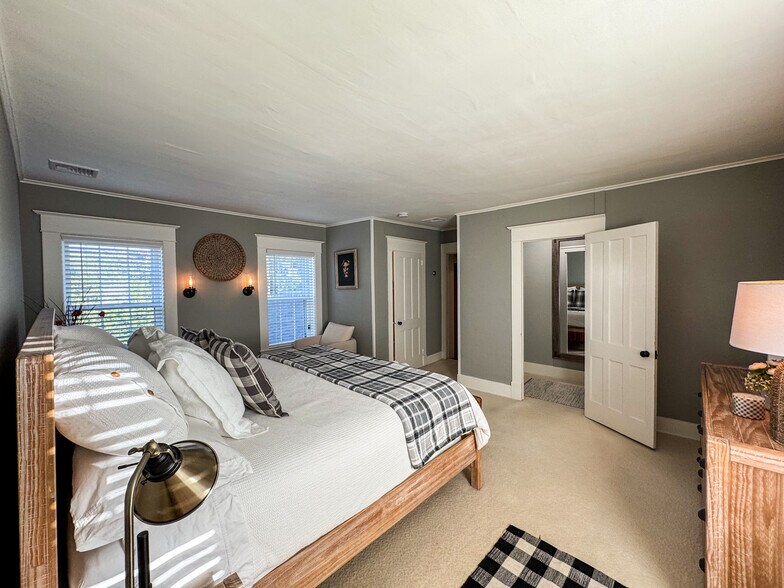 More Photos Of 24 Genesee St, New Berlin Specialty For Sale