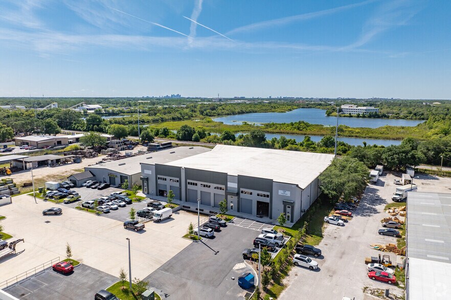 More Photos Of 5620 W Linebaugh Ave, Tampa Warehouse For Lease