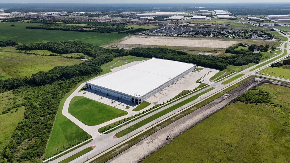 More Photos Of 601 W Pleasant Run Rd, Wilmer Distribution For Lease