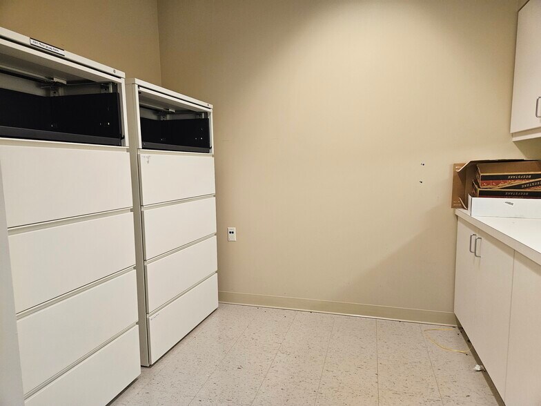 More Photos Of 4525 Sunset Blvd, Steubenville Storefront Retail Office For Lease