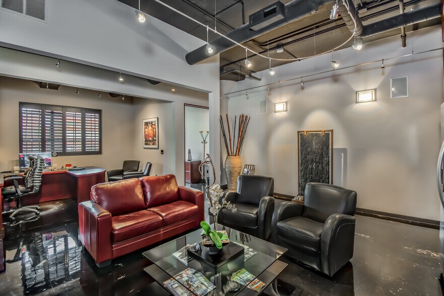 More Photos Of 1314 NW Irving St, Portland Office For Sale