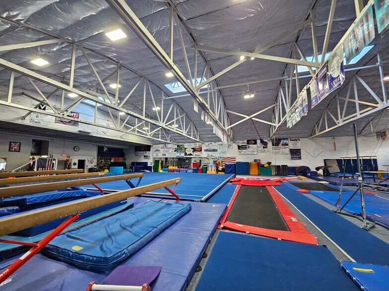 More Photos Of 815 N 1st Ave, Great Falls Auto Dealership For Lease