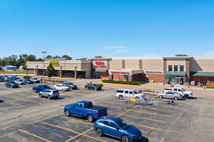 More Photos Of 4125 N Sheridan Rd, Peoria Unknown For Lease