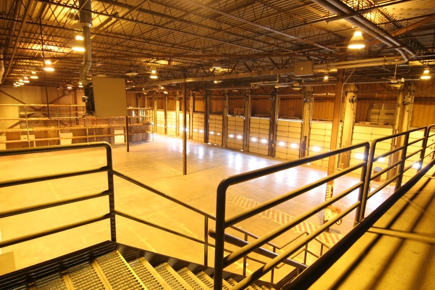 More Photos Of 4808 Kroemer Rd, Fort Wayne Warehouse For Lease