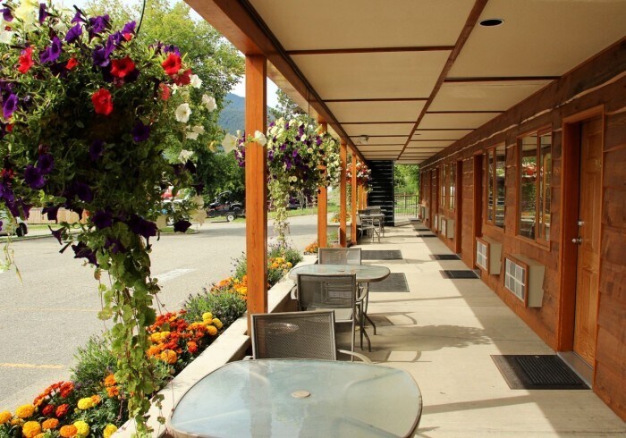 More Photos Of 1414 Cariboo Hwy, Clinton Hotel For Sale