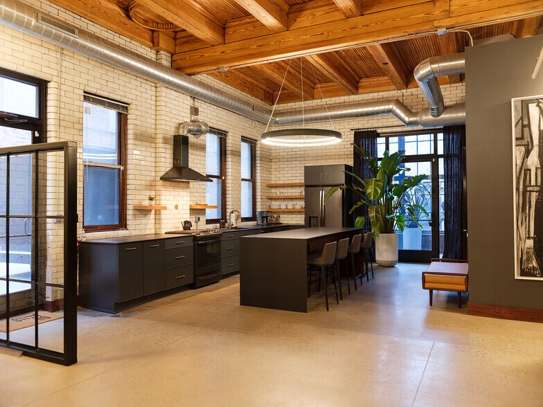 More Photos Of 1625 W Lafayette Blvd, Detroit Office For Lease