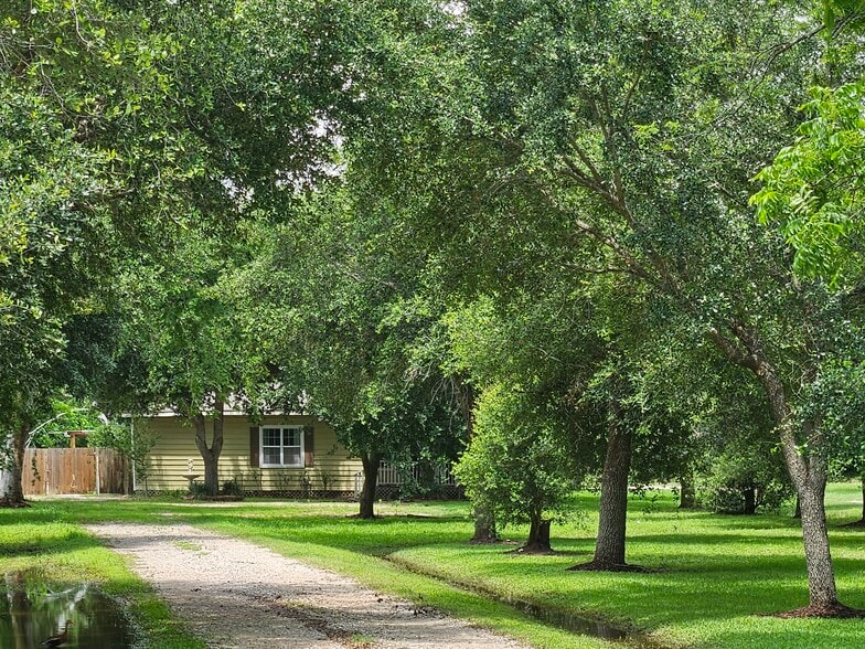 More Photos Of 245 Gonyo Ln, Richmond Office For Lease