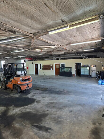 More Photos Of 121 Brooklyn Ave, Anderson Warehouse For Sale